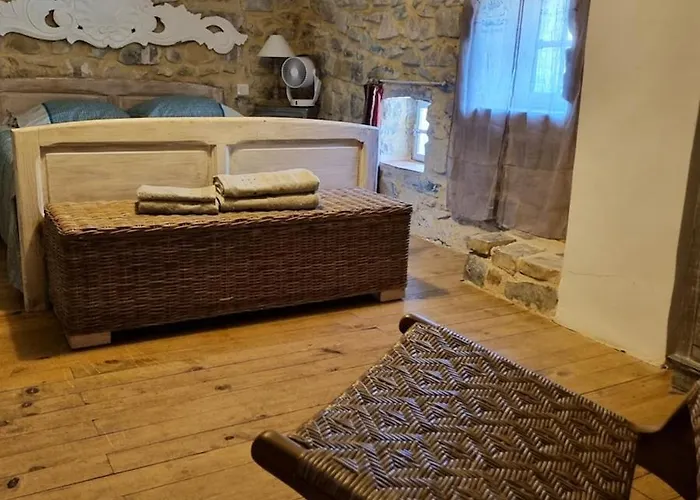 De 3 Avec Piscine Privee Jacuzzi Et Jardin Clos A Lussana Villa