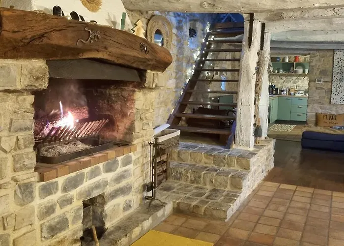 De 3 Avec Piscine Privee Jacuzzi Et Jardin Clos A Lussana Villa